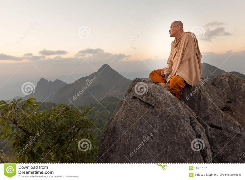 monaco-del-maestro-buddista-che-medita-montagne-58773107.thumb.jpg.4645dc74696f50f01040dd420ec81ac4.jpg
